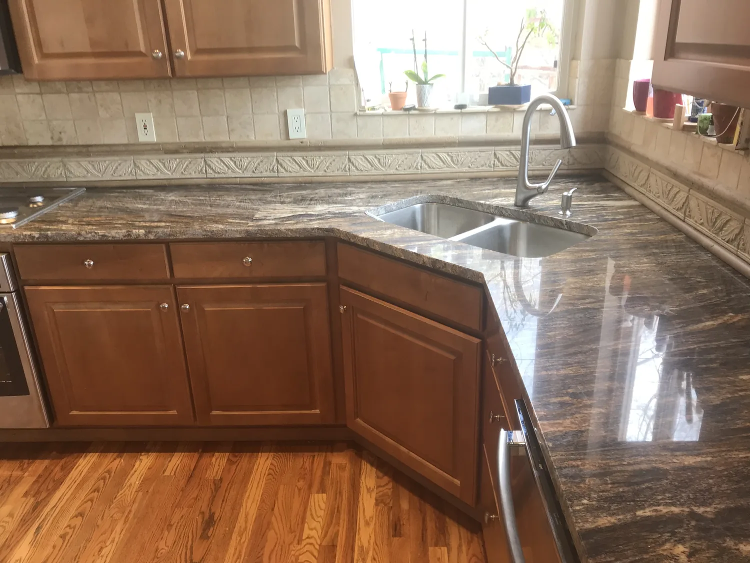 U-shaped kitchen with polished stone counters